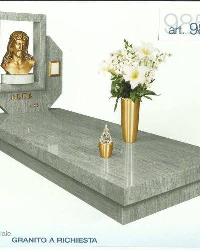 Monumento funebre decennale in granito a richiesta con statua religiosa - Onoranze Funebri Musocco Milano