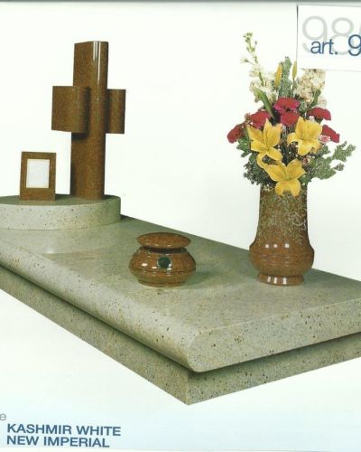 CATALOGO PEDRETTI mod. 9858.jpg → Monumento funebre in granito Kashmir White con croce e vaso portafiori - Onoranze Funebri Musocco Milano CATALOGO PEDRETTI mod. 9962.jpg → Monumento funebre in granito verde con decorazione a cuore - Onoranze Funebri Musocco Milano CATALOGO PEDRETTI mod. 9964.jpg → Monumento funebre in granito verde con elemento circolare decorativo - Onoranze Funebri Musocco Milano