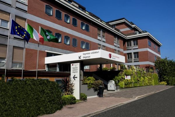 Facciata del Centro Cardiologico Monzino di Milano
