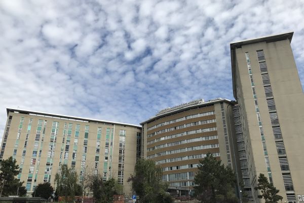 Vista esterna dell'Ospedale San Paolo di Milano, quartiere Barona