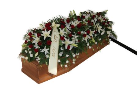 Corona funebre rossa con fiori misti - Onoranze Funebri Musocco Milano