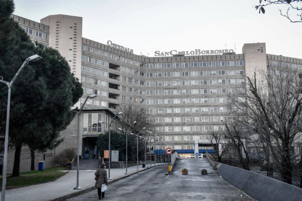 Ingresso dell'Ospedale San Carlo Borromeo di Milano