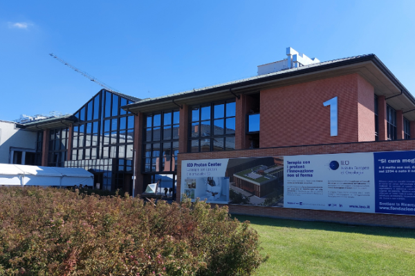 Facciata dell'Istituto Europeo di Oncologia di Milano