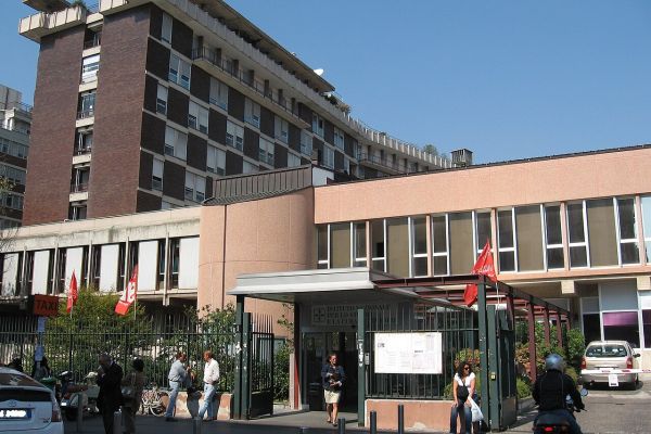 Ingresso dell'Istituto Nazionale dei Tumori di Milano, Città Studi