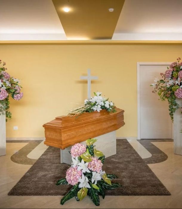 Ambienti intimi e riservati della casa funeraria per l'esposizione della salma in un clima di totale riservatezza