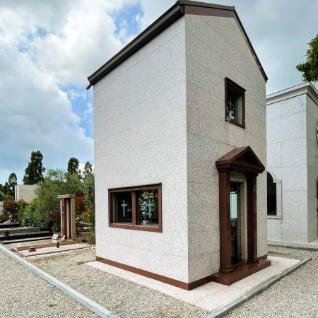 Progettazione e costruzione di tombe di famiglia in marmo e granito a Milano - Certosa Marmi