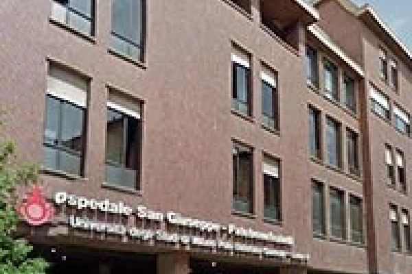Ingresso dell'Ospedale San Giuseppe di Milano, zona Sant'Ambrogio