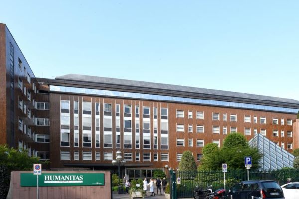 Ingresso della clinica Humanitas San Pio X di Milano