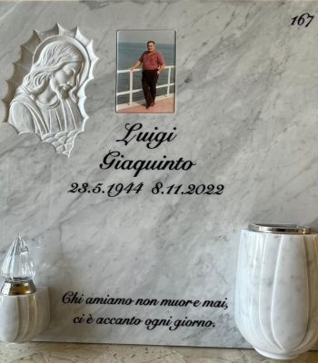Loculo in marmo con rilievo sacro e foto - Onoranze Funebri Musocco Milano